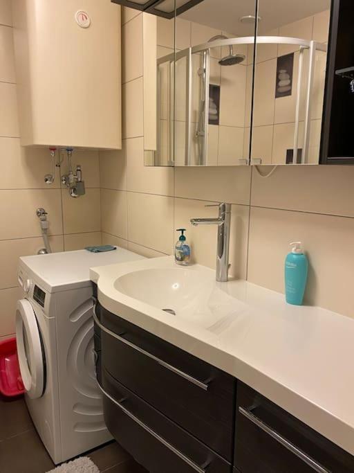 Seewohnung Mit Direktem Seezugang-Skiliftnaehe Villach Ngoại thất bức ảnh